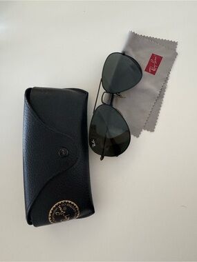 Ray-Ban Black Aviator Sunglasses with Dark Green Lenses